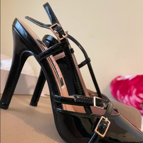 women  Black heels - Picture 2 of 2